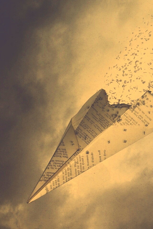 Крушение бумажного самолётика обои