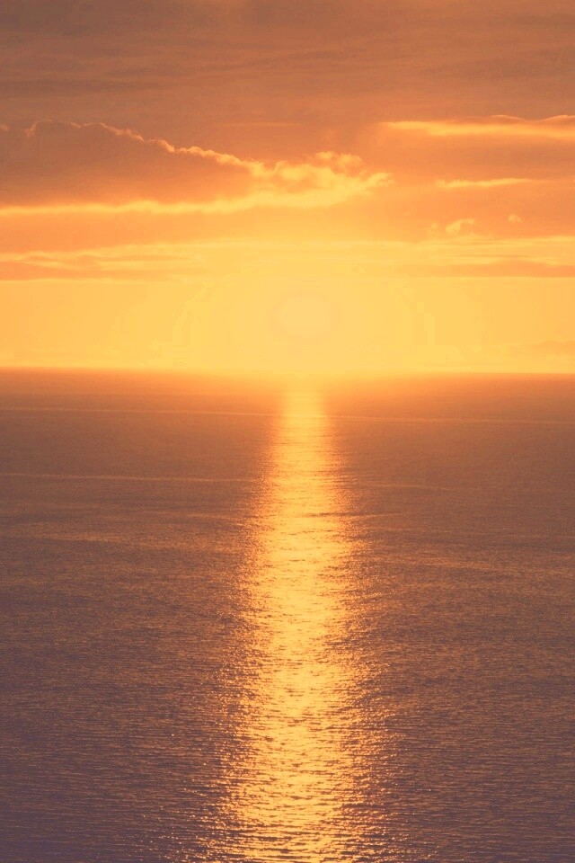 Закат и его отражение в море обои