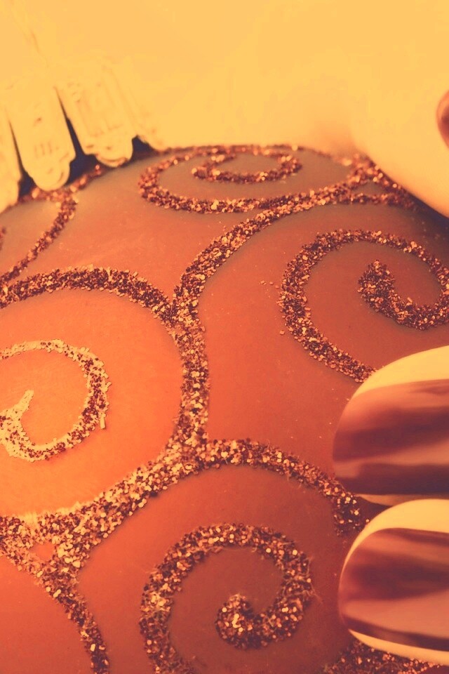 Елочная игрушка в руке обои