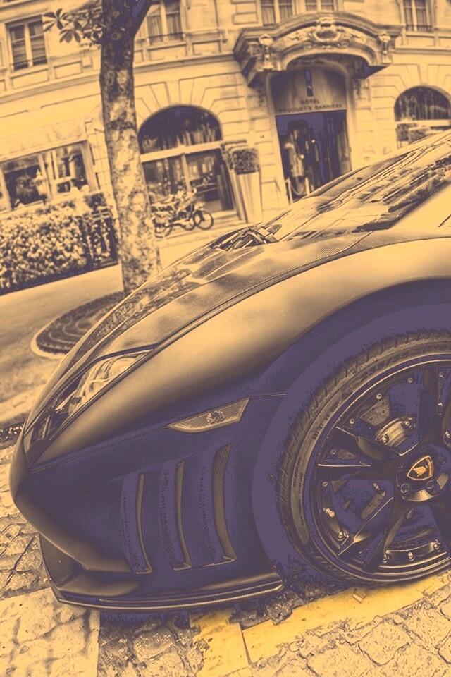 Ламборжини и Порше широкоугольным объективом обои