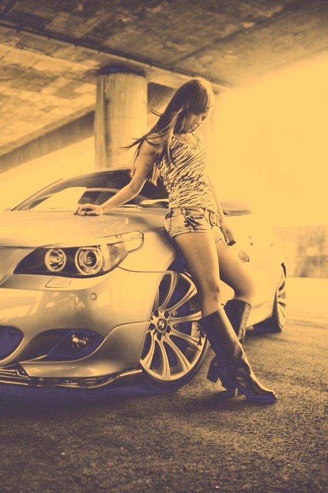 Девушка у BMW обои