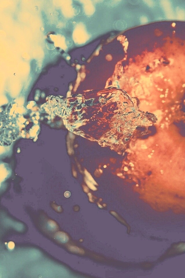 Брызги на яблоке обои