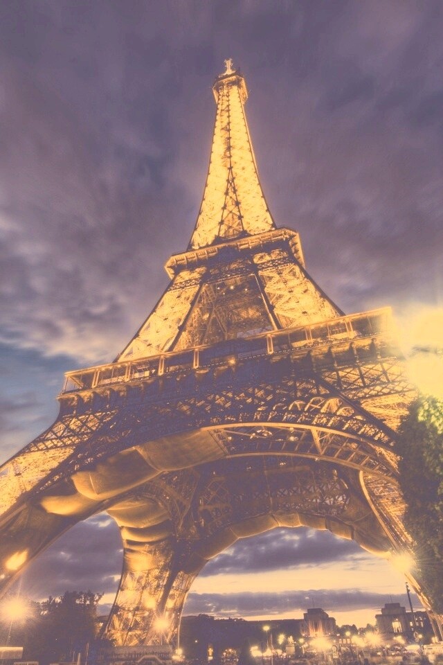 Вид снизу на Эйфелеву башню обои