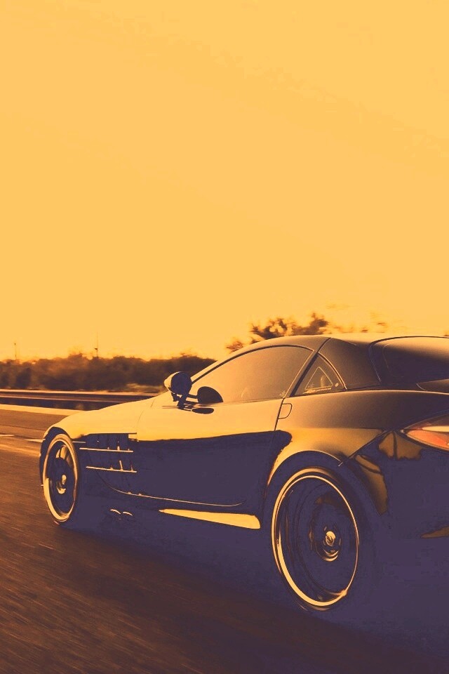 Черный автомобиль уезжает в закат обои