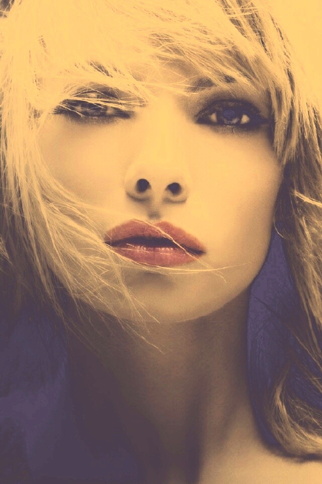 Девушка с красными губами обои