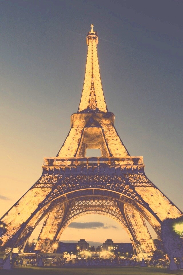 Светящаяся эйфелева башня обои