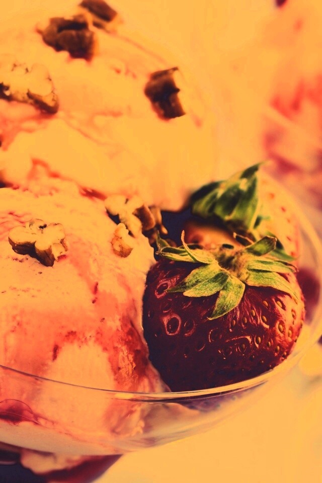 Клубничное мороженное обои