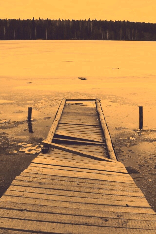 Пирс на замерзшем озере обои