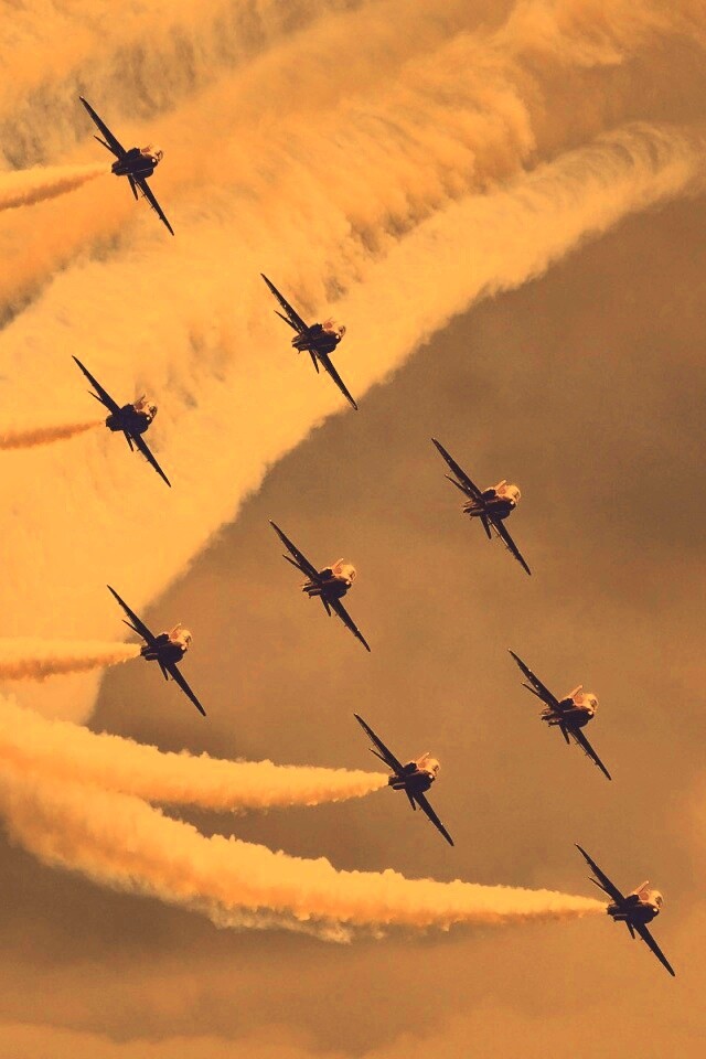 Красивая эскадра самолетов на авиашоу обои