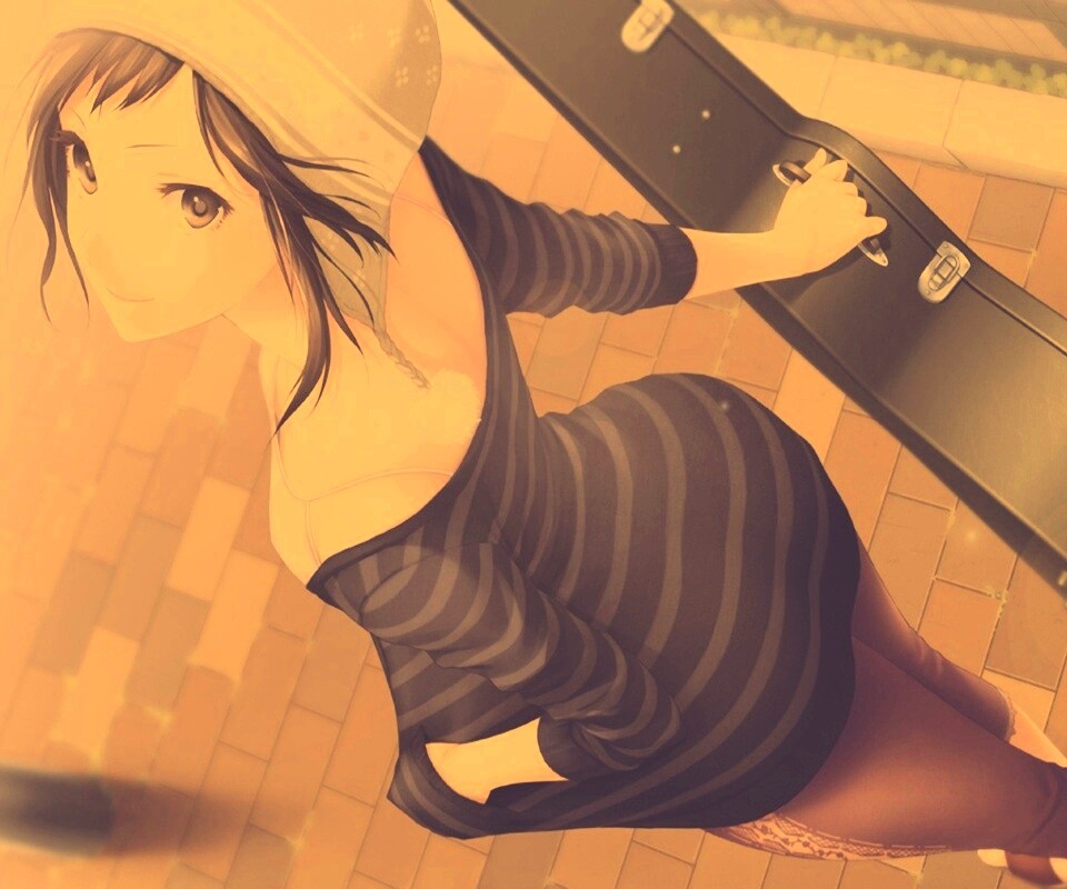 Девушка с гитарным чехлом обои