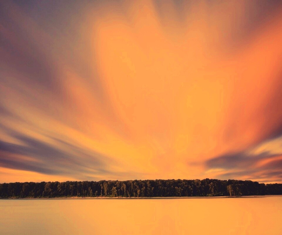 Вечернее небо над озером обои