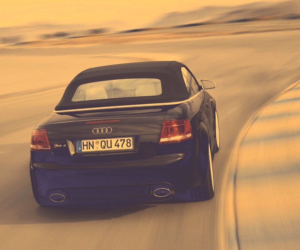Audi RS 4 с тряпичной крышей обои