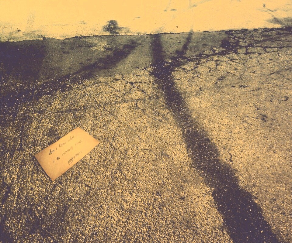 Записка на асфальте обои