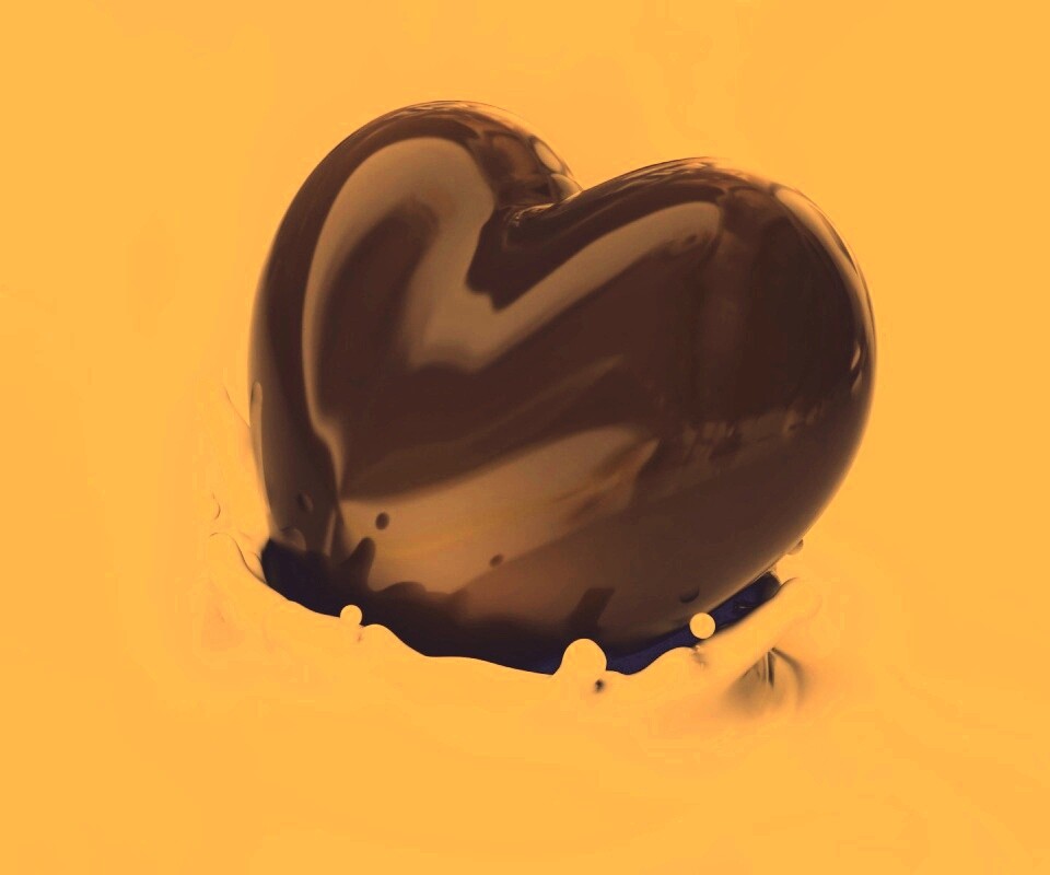 Шоколадное сердце в молоке обои