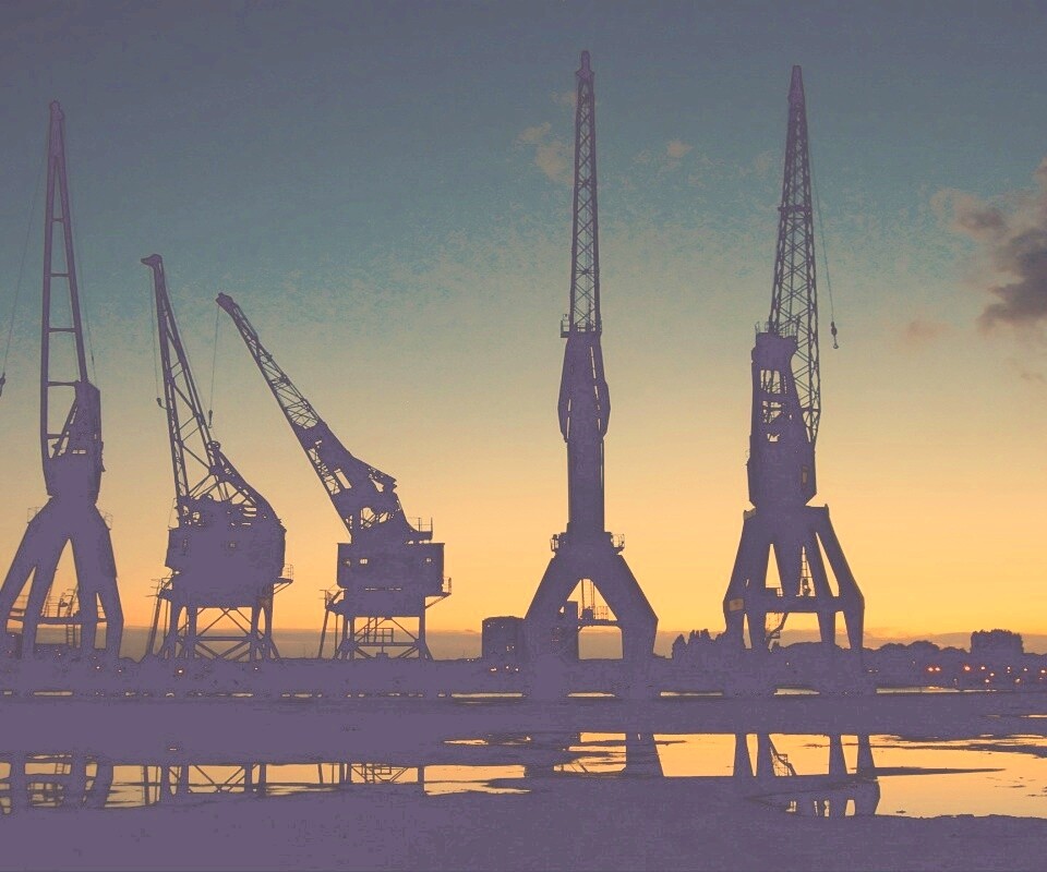 Силуэты портовых кранов обои