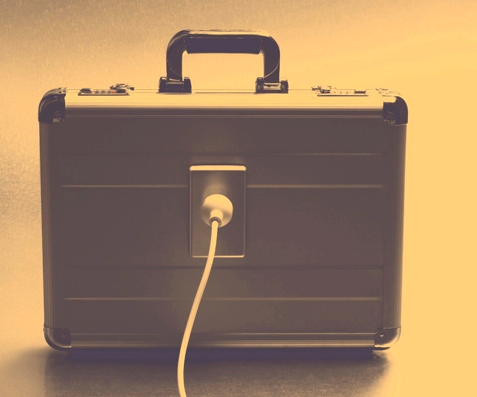 Розетка на кейсе обои