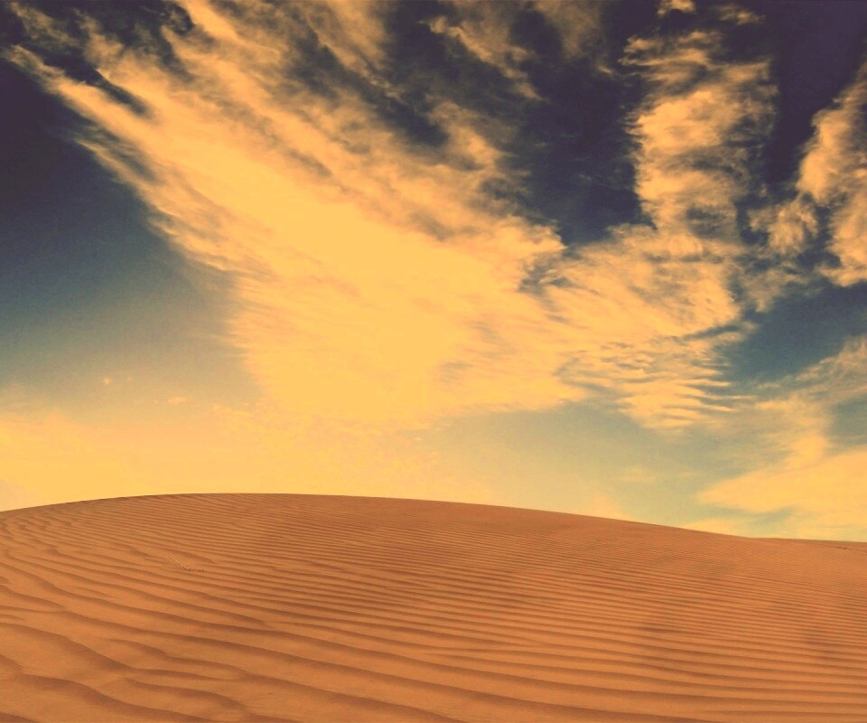 Облака над пустыней обои