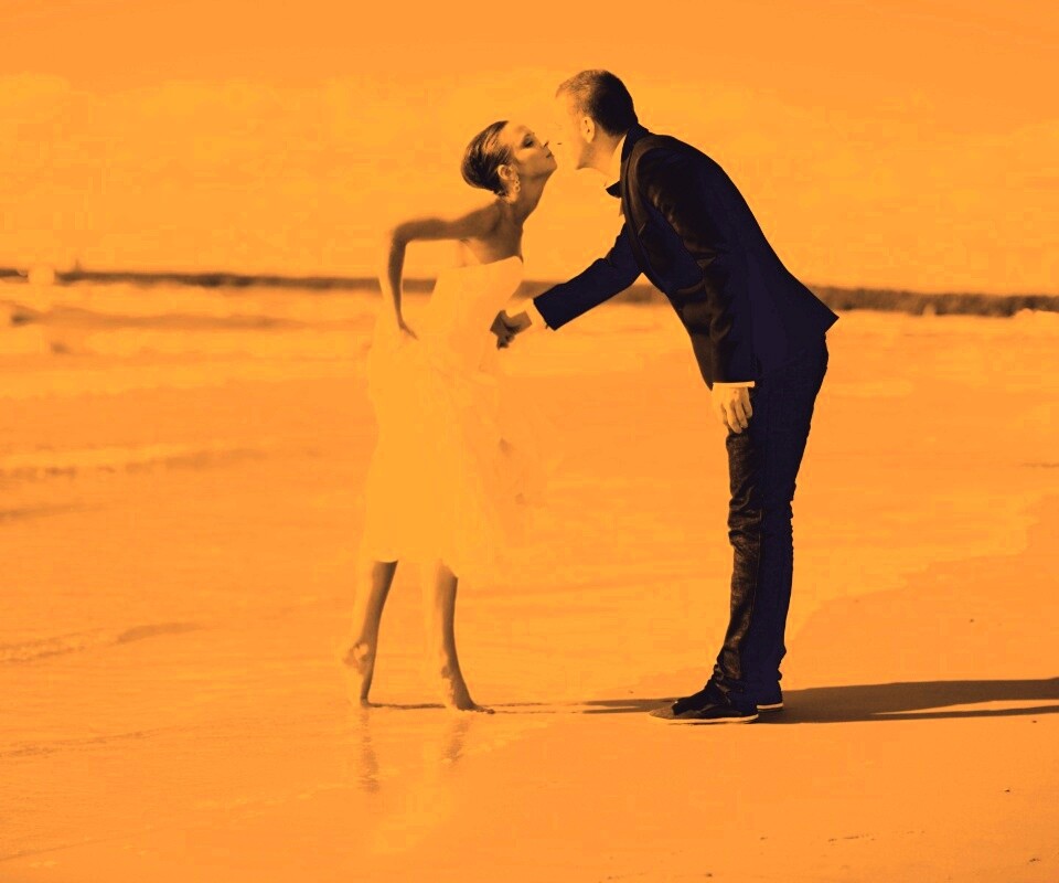 Поцелуй на пляже обои