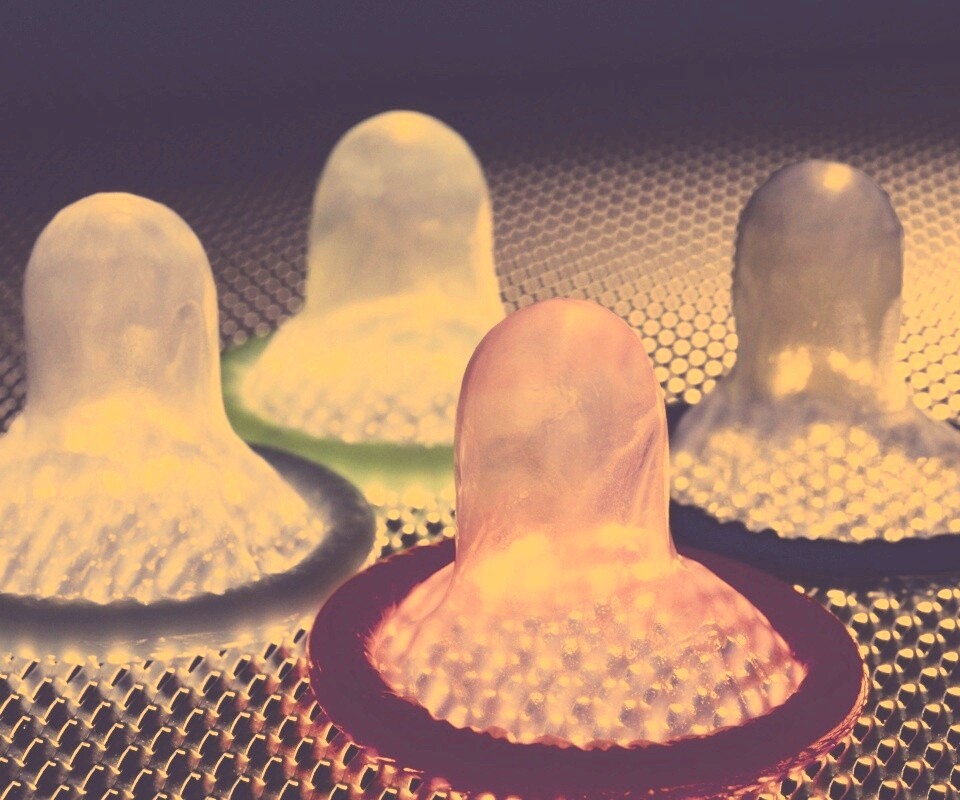 Разноцветные презервативы обои