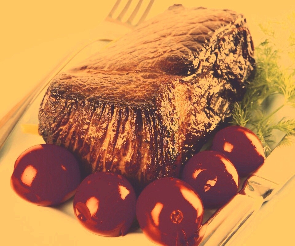 Стейк с помидорами обои