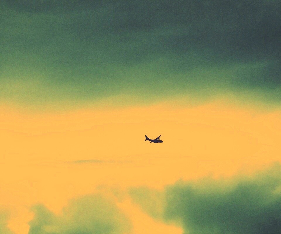 Самолет в небе обои