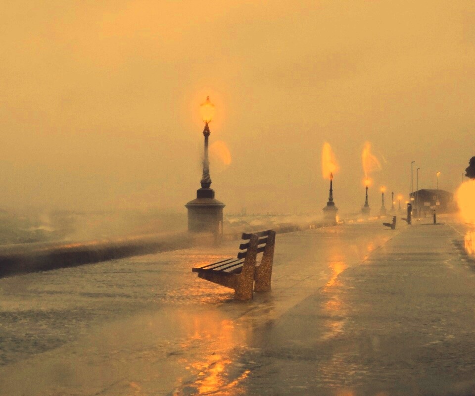 Набережная в ливень обои