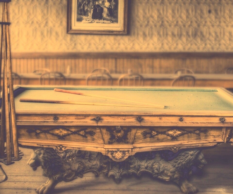 Старинный бильярдный стол обои