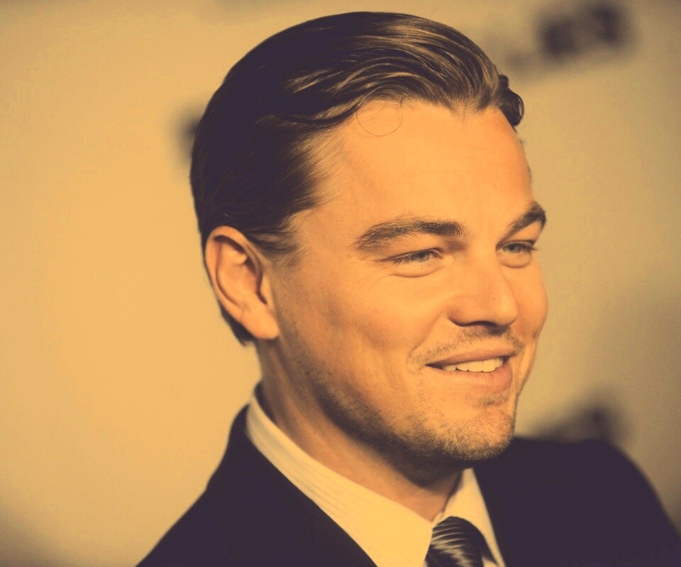 Леонардо Дикаприо в костюме обои