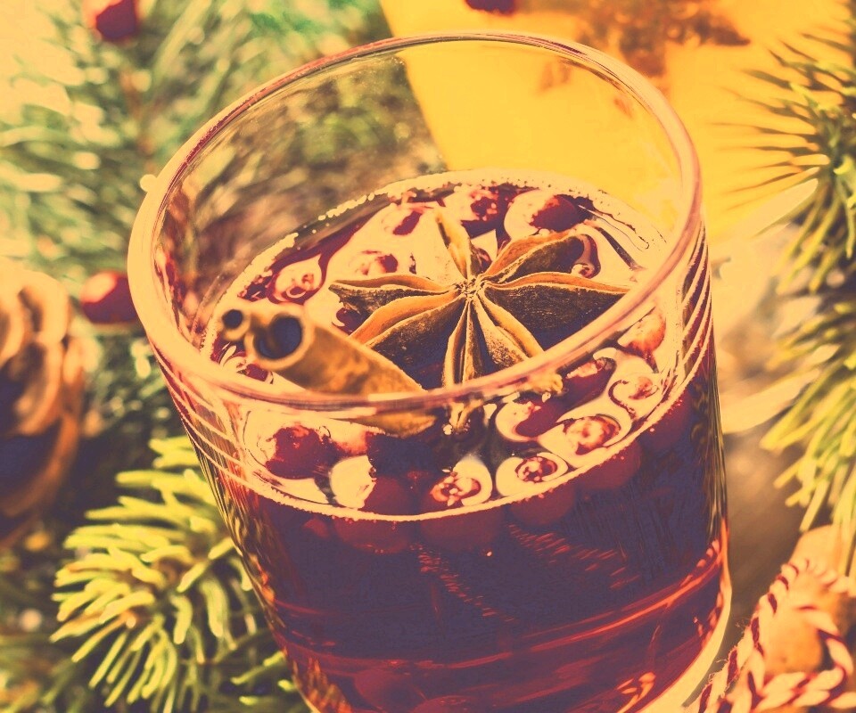 Глинтвейн с палочкой корицы обои