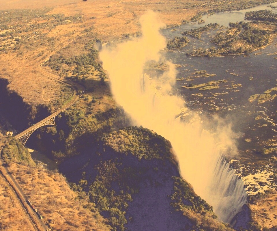 Живописный водопад обои