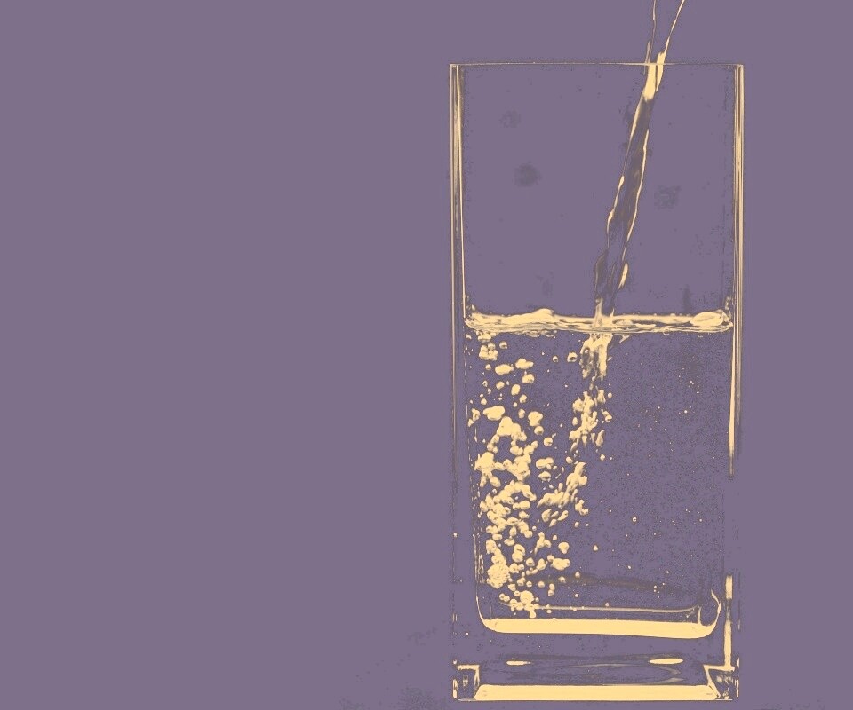 Вода в стакане обои