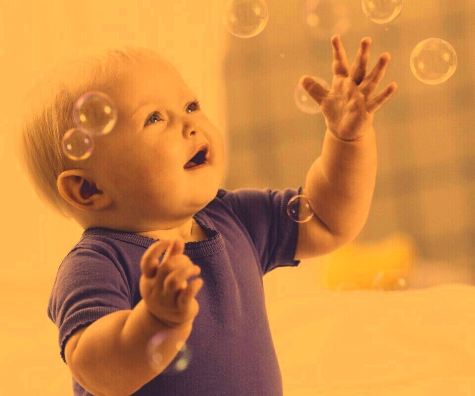 Игра с мыльными пузырями обои