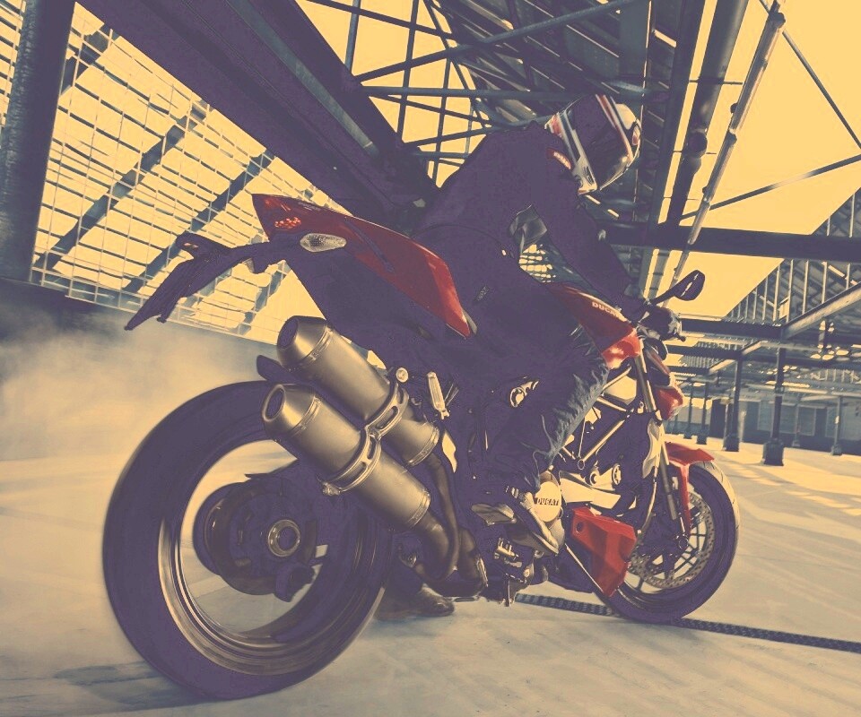 Пробуксовка на мотоцикле обои