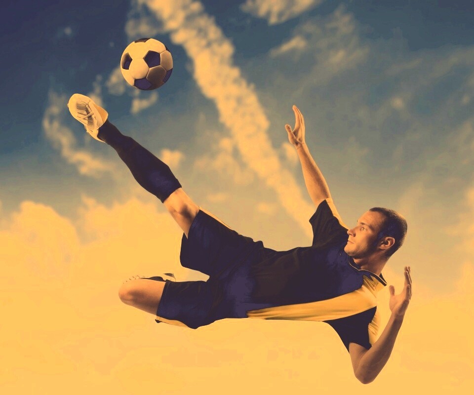 Удар по мячу обои