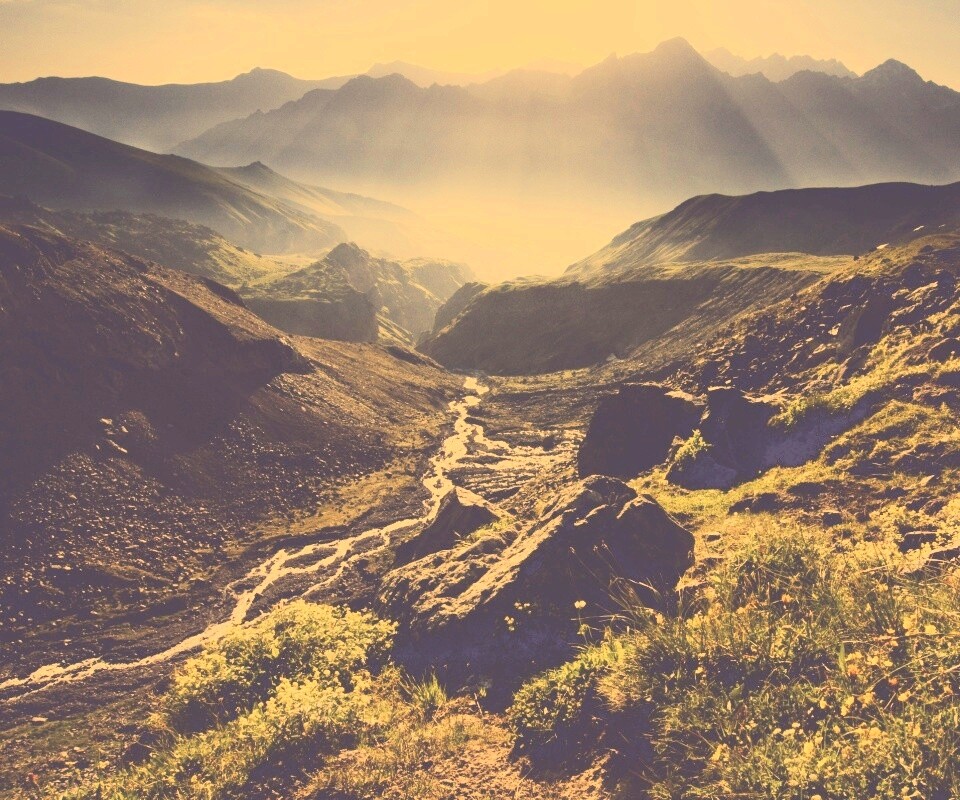 Горы и ручей обои