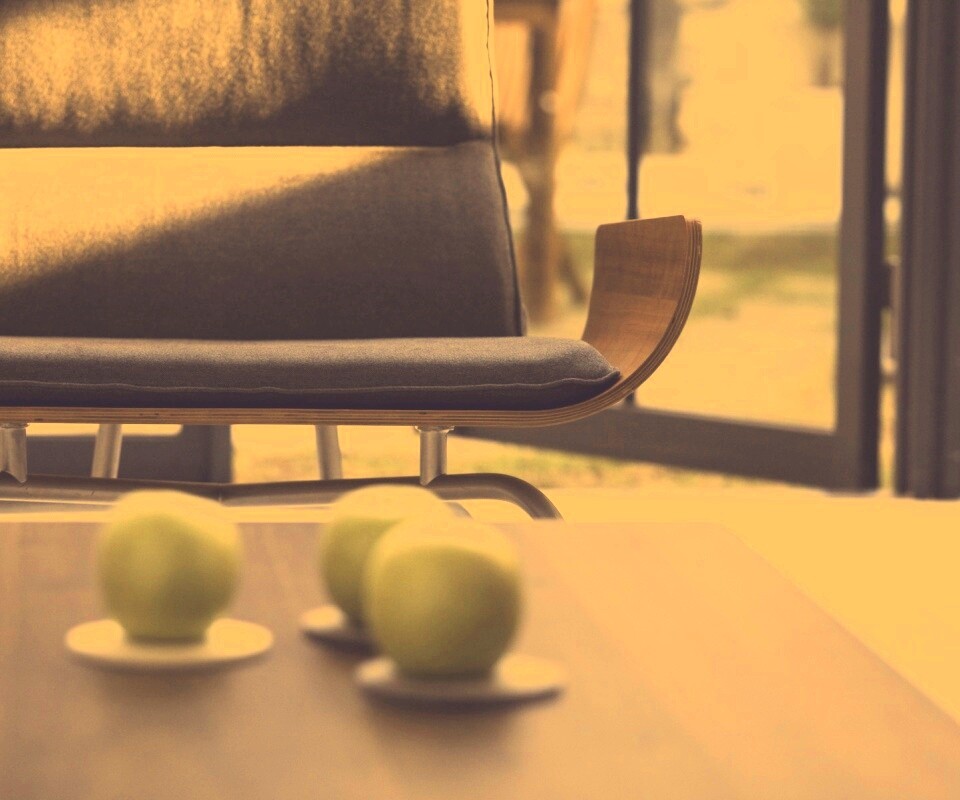 Яблоки на столе обои