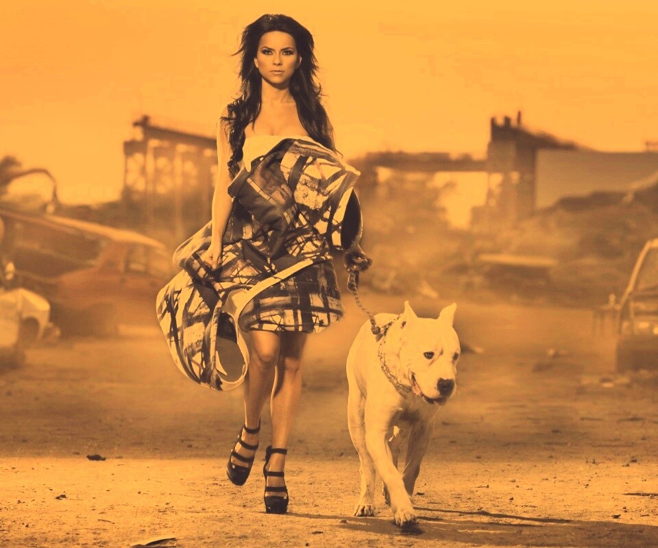 Девушка с питбулем обои