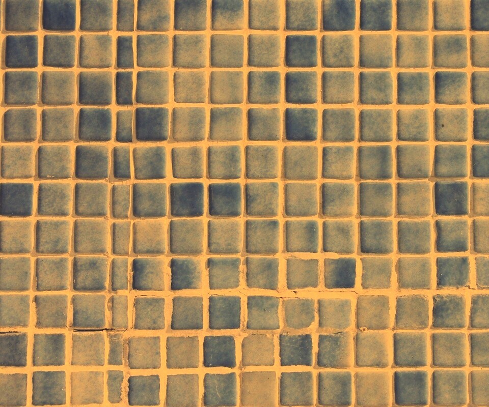 Мелкая голубая плитка обои