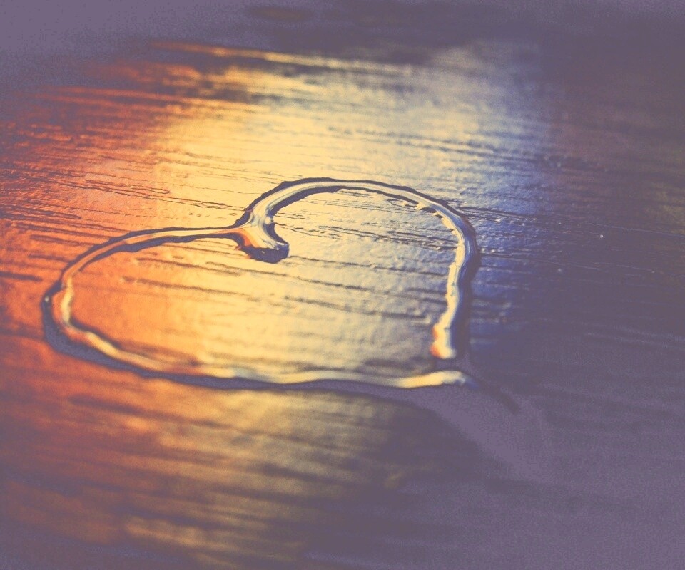 Сердечко из воды обои