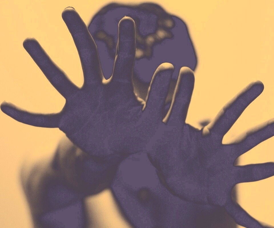 Руки тянутся к тебе обои