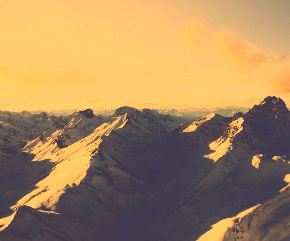 Залитые солнцем горы обои