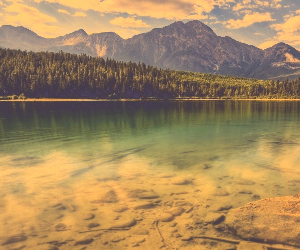 Зеленое озеро обои