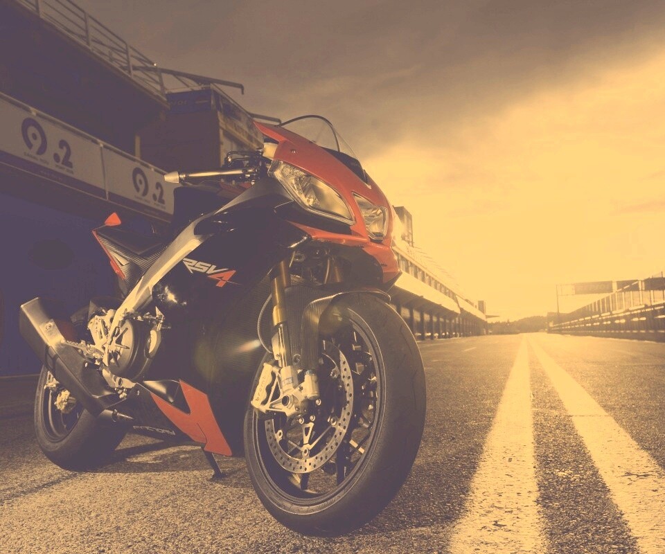 Априлия РСВ4 обои
