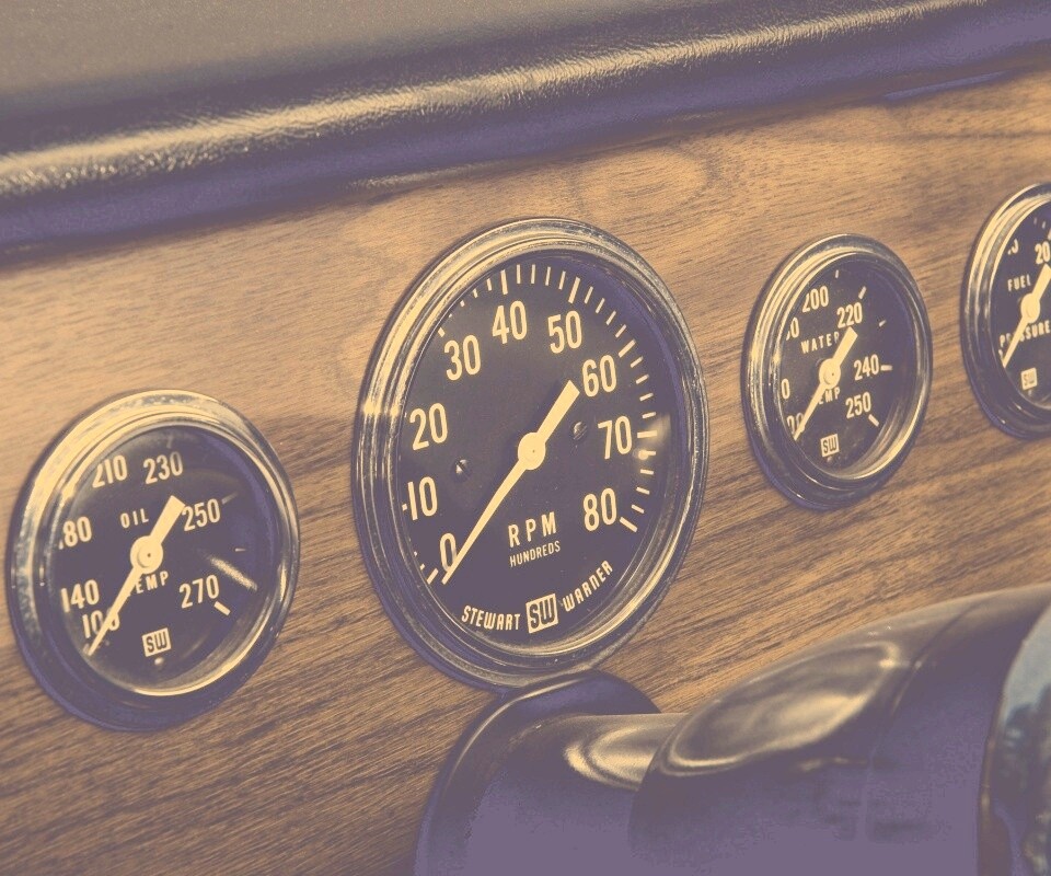 Приборная панель автомобиля Dodge обои