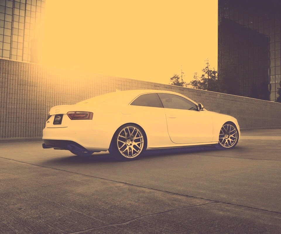 Ауди на парковке обои