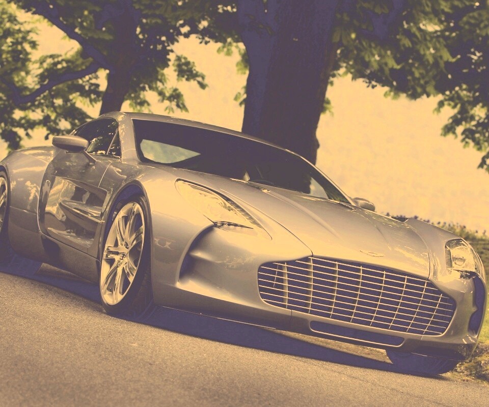 Aston Martin за городом обои