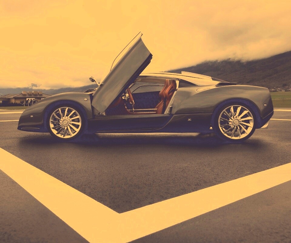 Spyker C12 на аэродроме обои