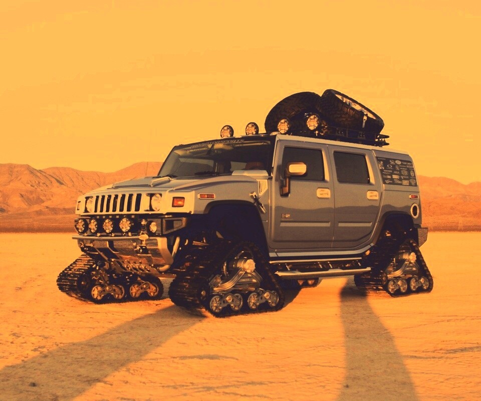 Hammer на гусеницах обои