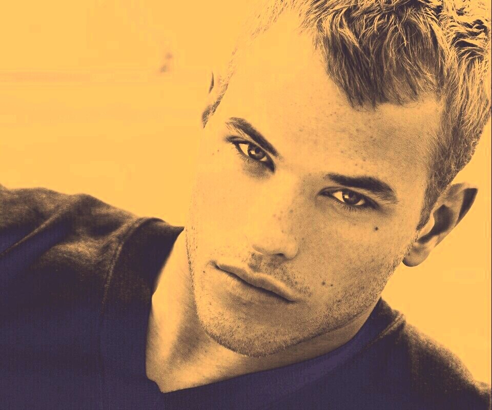 Келлан Латс обои