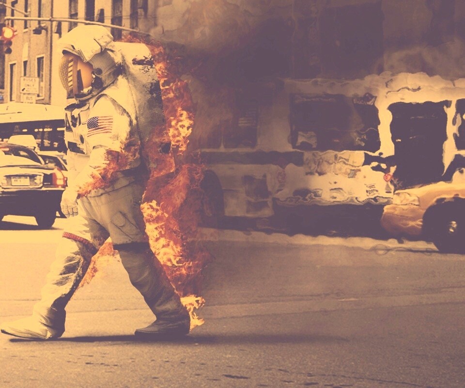 Астронавт в огне обои